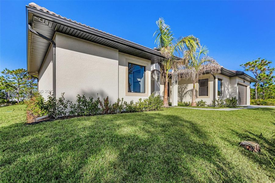 Exterior details and patio area of a home in , Bokeelia (Image 21).