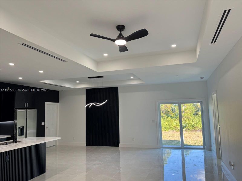Spacious, unfurnished interior of a new home in , Lehigh Acres (Image 12).