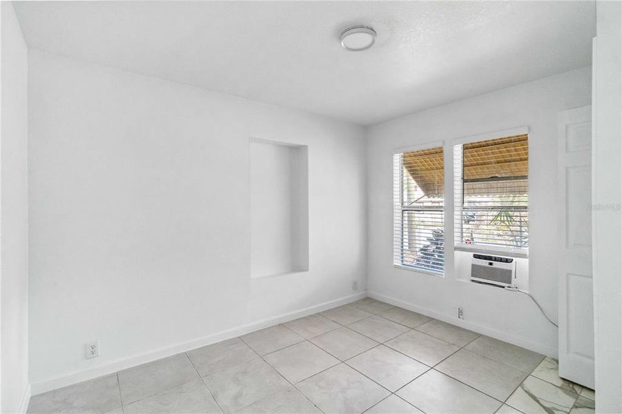 Spacious, unfurnished interior of a new home in , Bradenton (Image 13).