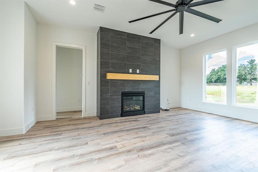 Spacious, unfurnished interior of a new home in , Granbury (Image 20). Spacious, unfurnished interior of a new home in , Granbury (Image 20).