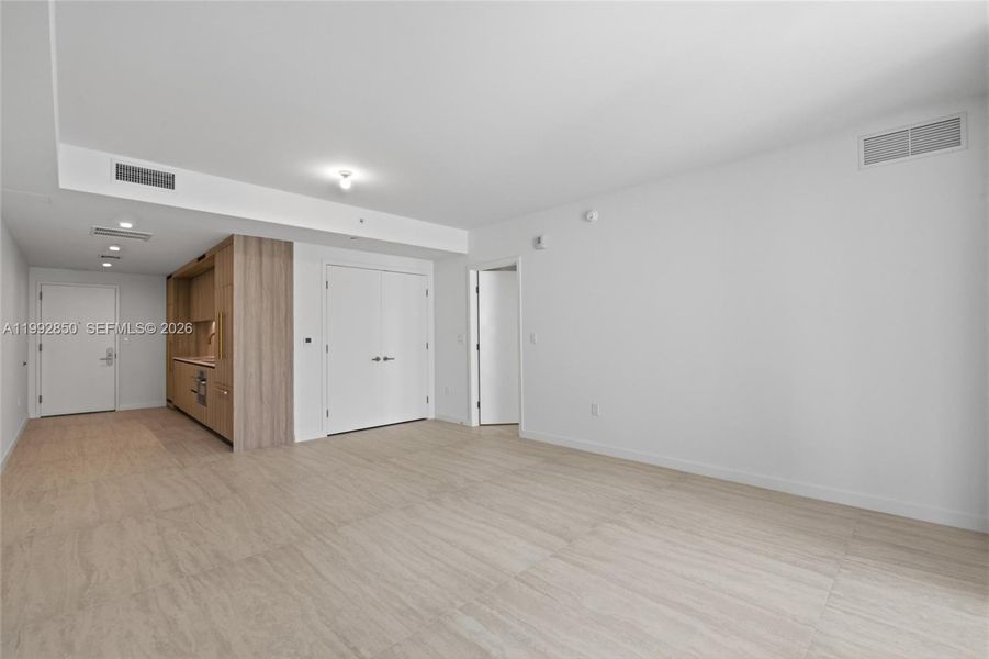Spacious, unfurnished interior of a new home in , Miami (Image 15).