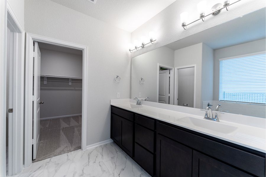 Furnished interior view inside a new home in Canterra Creek, Rosharon (Image 7).