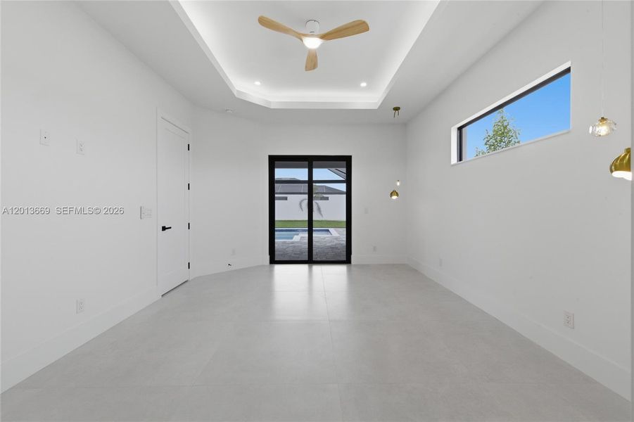 Spacious, unfurnished interior of a new home in , Cape Coral (Image 21).
