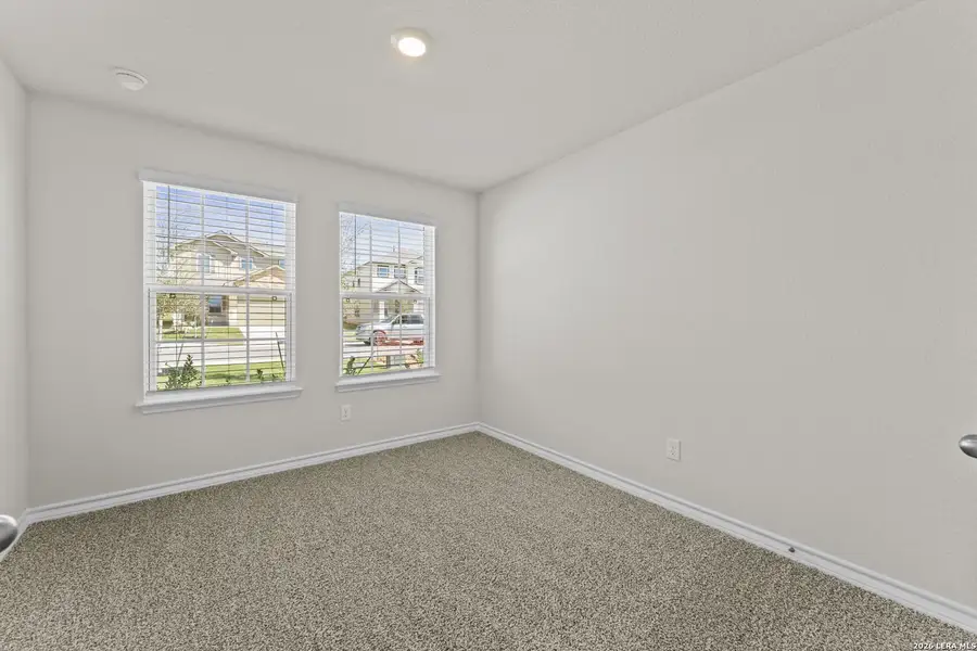 Spacious, unfurnished interior of a new home in Langdon, San Antonio (Image 16).