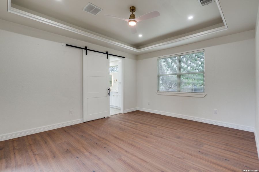 Spacious, unfurnished interior of a new home in , San Antonio (Image 18).