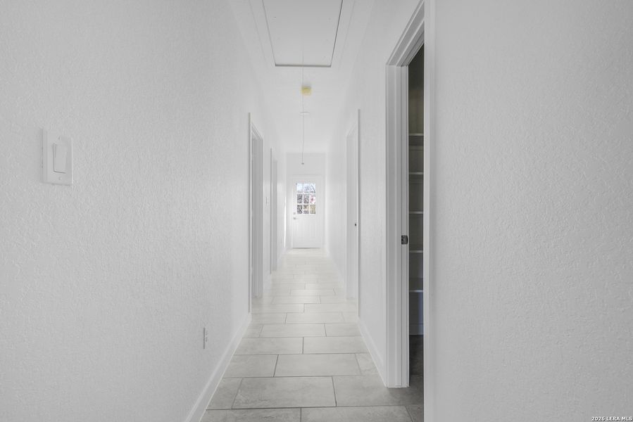 Spacious, unfurnished interior of a new home in , Jourdanton (Image 14).