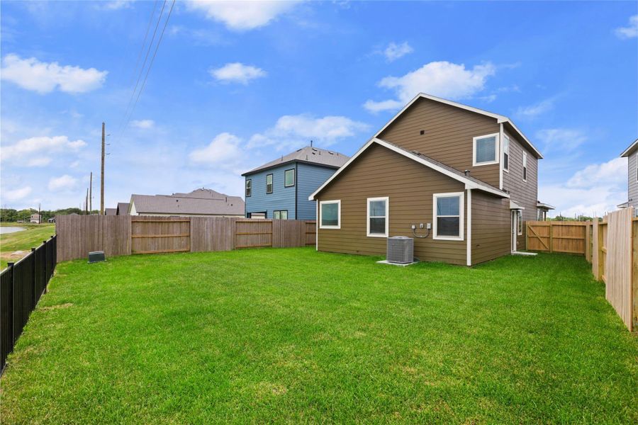 Exterior details and patio area of a home in Glendale Lakes, Arcola (Image 17).