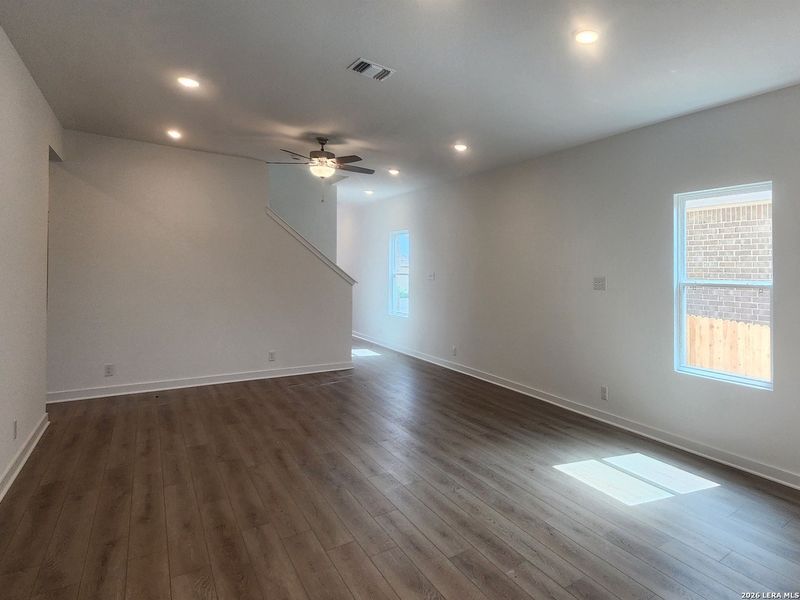 Spacious, unfurnished interior of a new home in Arcadia Ridge, San Antonio (Image 16).