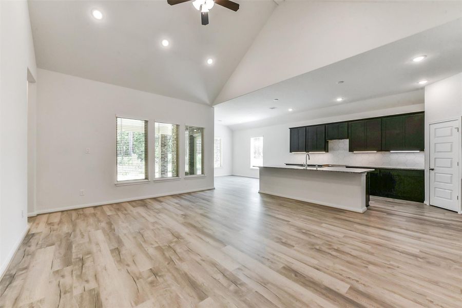 Spacious, unfurnished interior of a new home in Encino Estates, Dayton (Image 13).