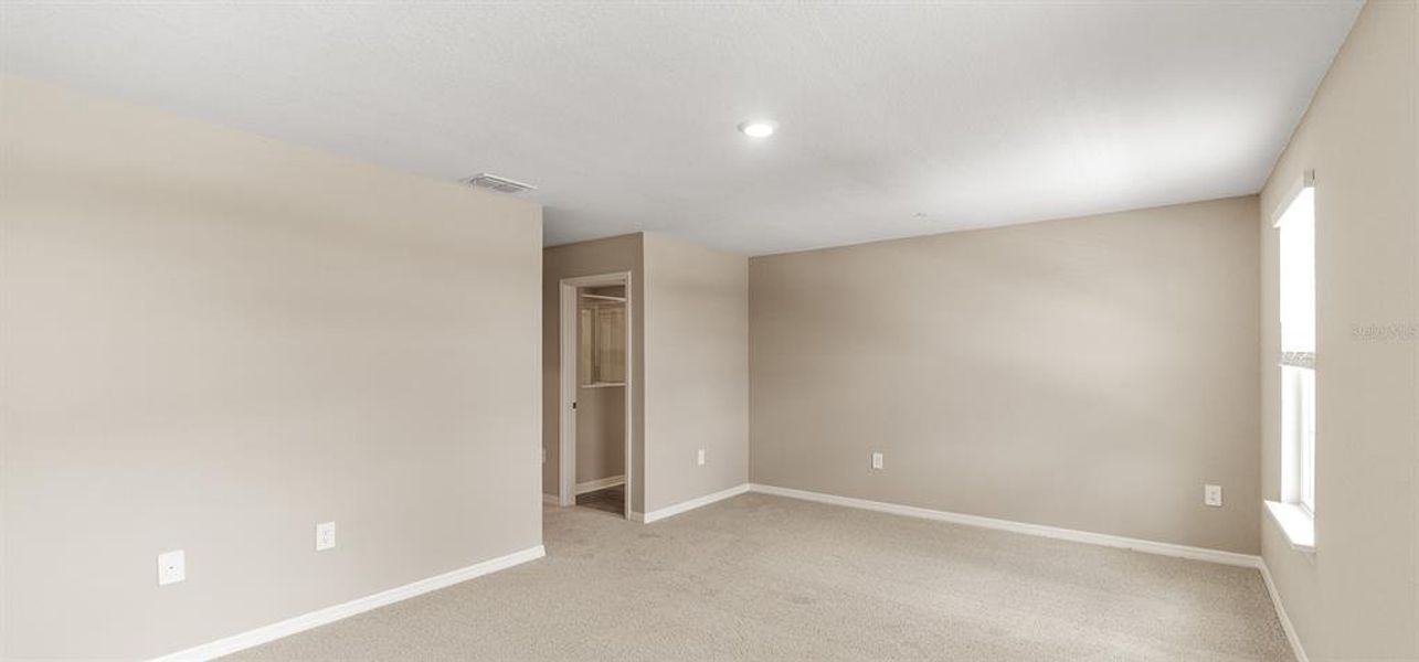 Spacious, unfurnished interior of a new home in , St. Cloud (Image 16).