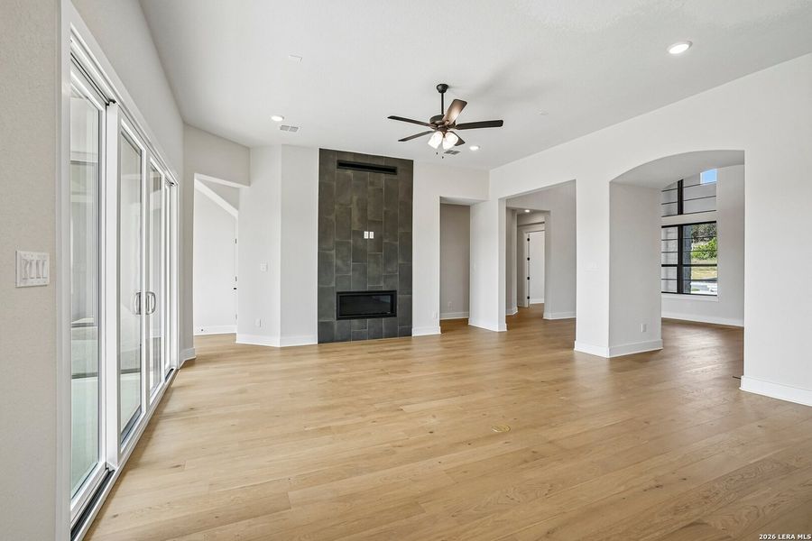 Spacious, unfurnished interior of a new home in Verandas at the Rim, San Antonio (Image 25). Spacious, unfurnished interior of a new home in Verandas at the Rim, San Antonio (Image 25).