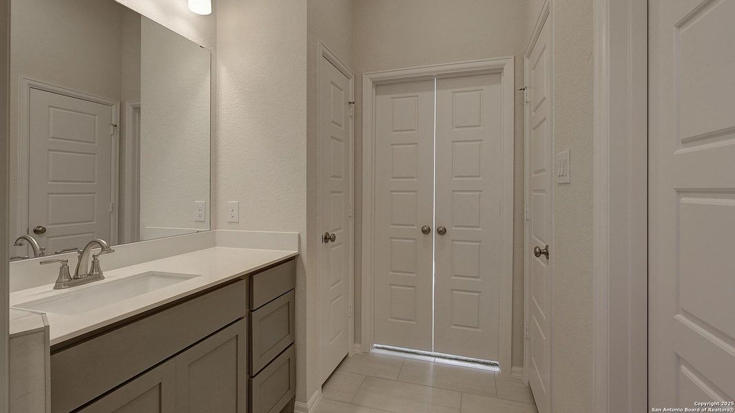 Furnished interior view inside a new home in Stillwater Ranch 40', San Antonio (Image 11). Furnished interior view inside a new home in Stillwater Ranch 40', San Antonio (Image 11).