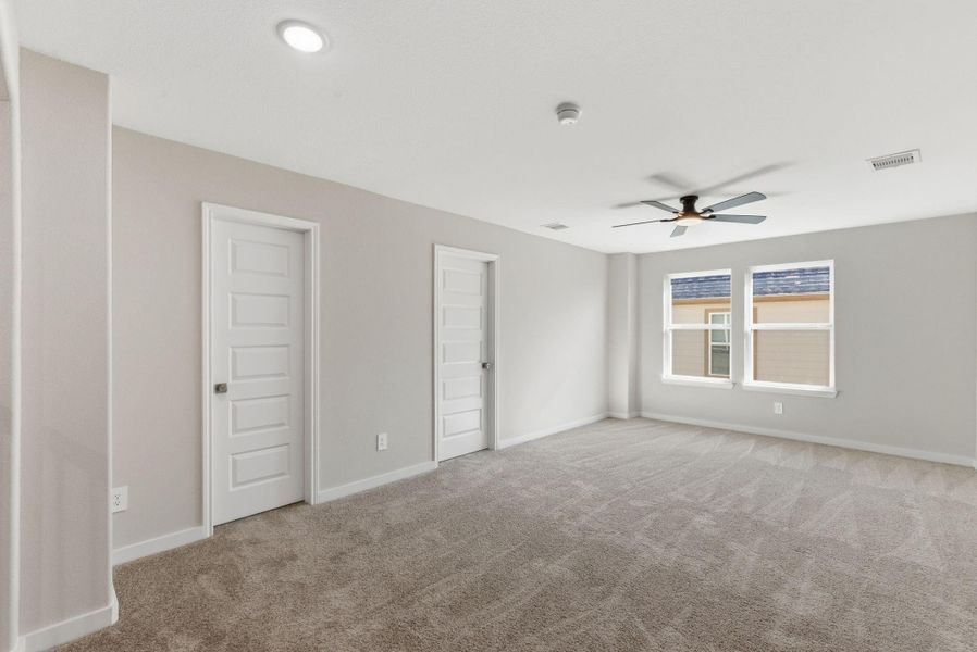 Spacious, unfurnished interior of a new home in , Fresno (Image 42).