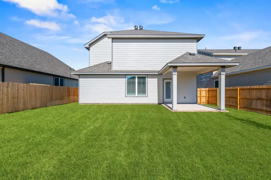 Exterior details and patio area of a home in Three Creeks, Belton (Image 4).