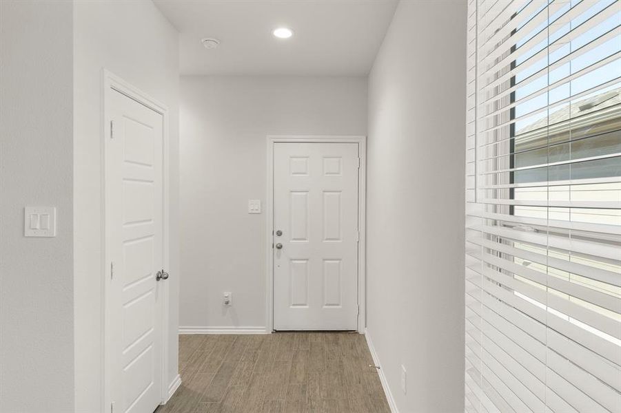 03. 1713 Meadow Crest - Entry 03. 1713 Meadow Crest - Entry