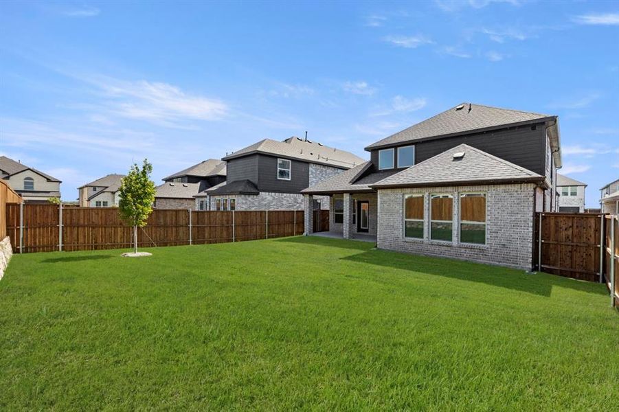 26_27. 5513 Burford - Back (2) 26_27. 5513 Burford - Back (2)