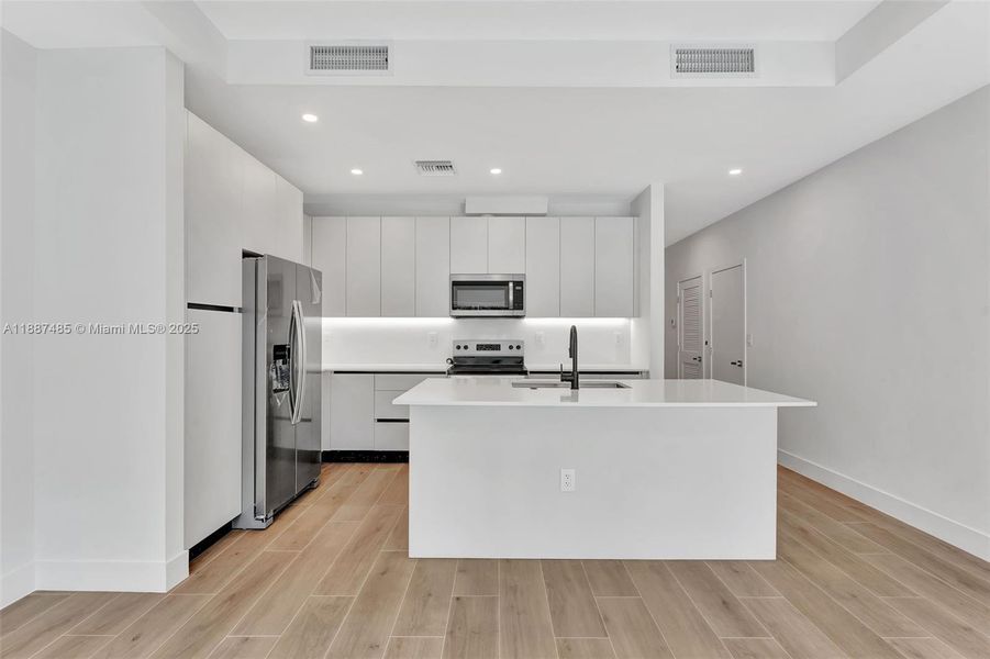 Furnished interior view inside a new home in , Coral Springs (Image 8).