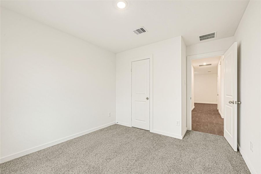 Spacious, unfurnished interior of a new home in Holly Ridge, Rosenberg (Image 16).