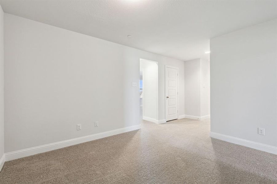 Spacious, unfurnished interior of a new home in , Watauga (Image 16).