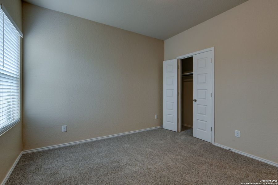 Spacious, unfurnished interior of a new home in Somerset Trails, San Antonio (Image 16).