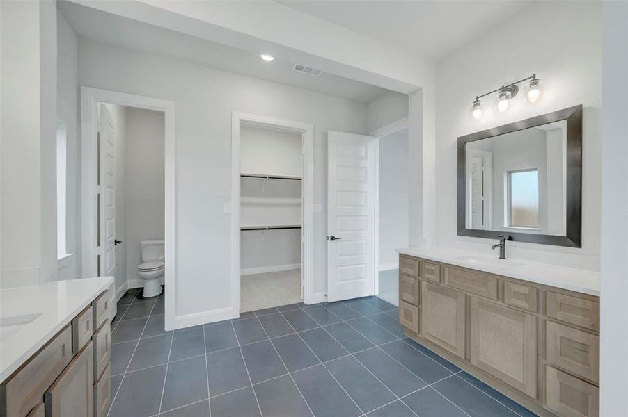 Furnished interior view inside a new home in Terraces – Estates, Rockwall (Image 11).