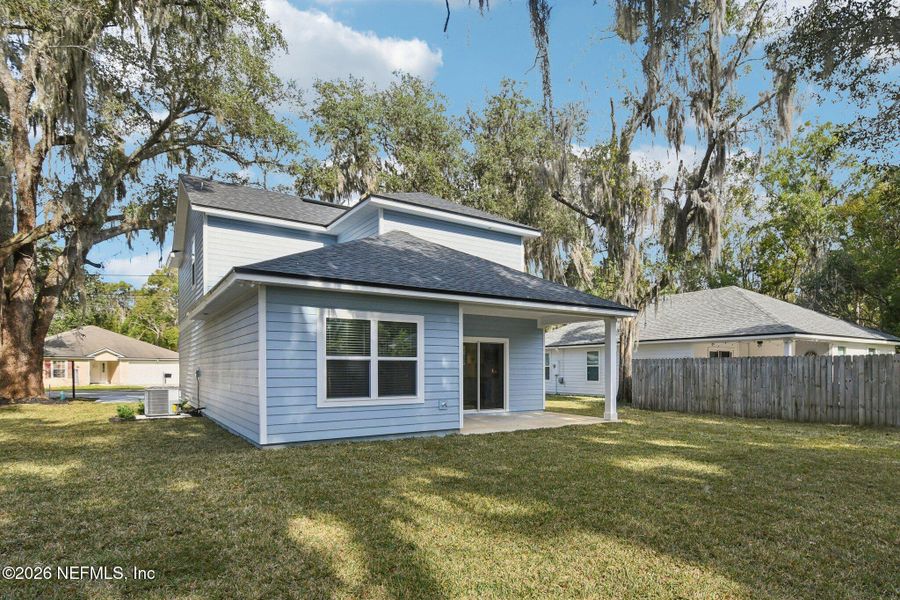 Exterior details and patio area of a home in , Green Cove Springs (Image 28).