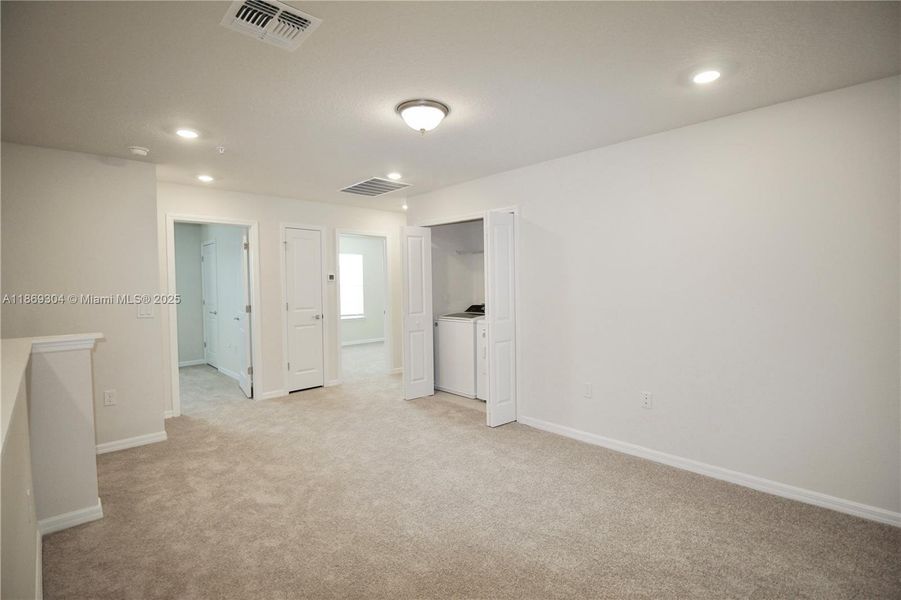 Spacious, unfurnished interior of a new home in , Clermont (Image 22).
