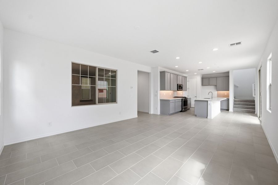 Spacious, unfurnished interior of a new home in Hawes Crossing, Mesa (Image 15).