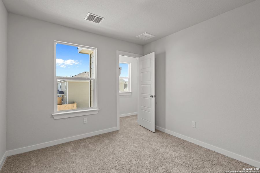 Spacious, unfurnished interior of a new home in Senna, Leon Valley (Image 21).