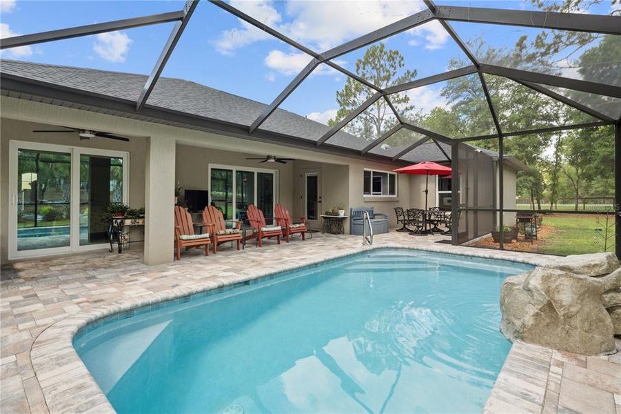 Exterior details and patio area of a home in , Dunnellon (Image 26).