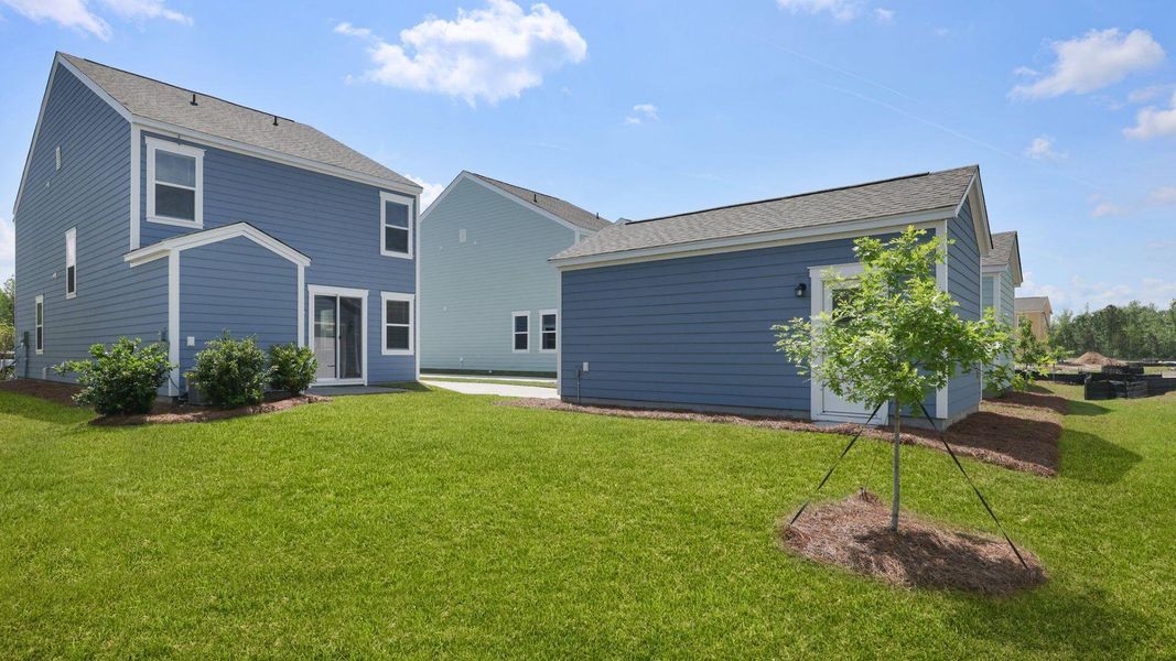 Exterior details and patio area of a home in Sheep Island, Summerville (Image 4).