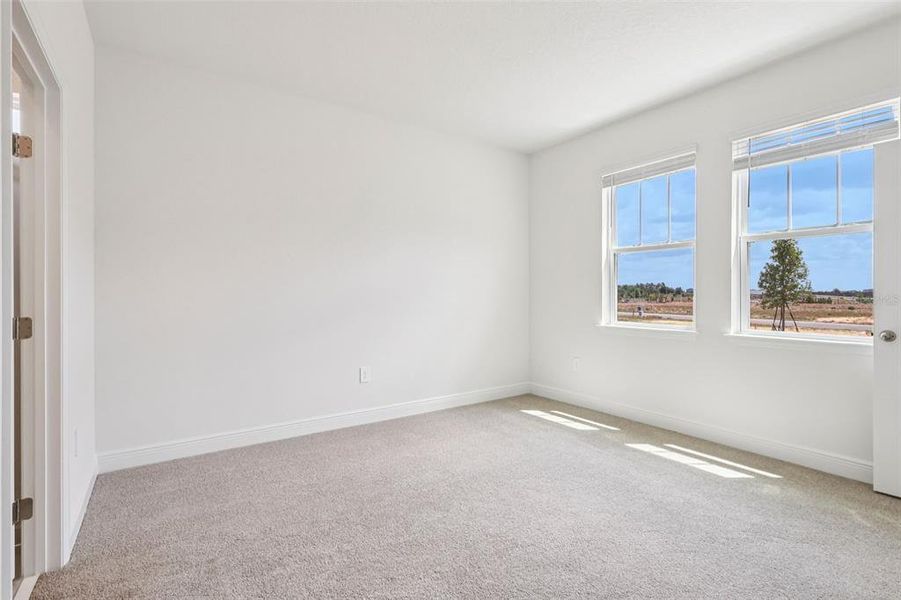 Spacious, unfurnished interior of a new home in Cyrene at Minneola, Minneola (Image 32).