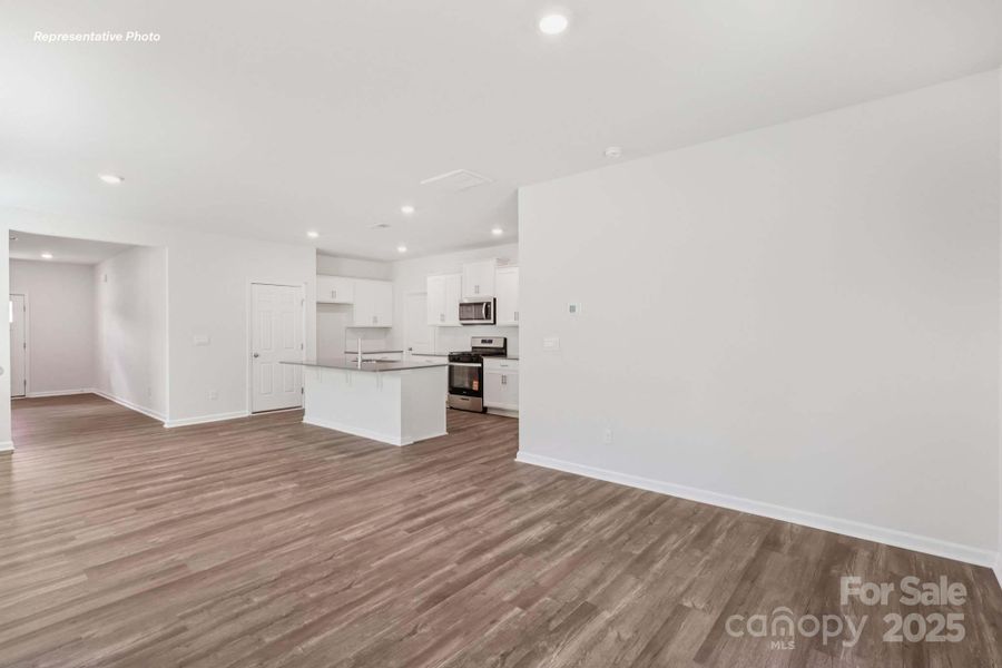 Spacious, unfurnished interior of a new home in Stanton, Richburg (Image 26).