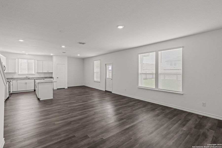 Spacious, unfurnished interior of a new home in , San Antonio (Image 29).
