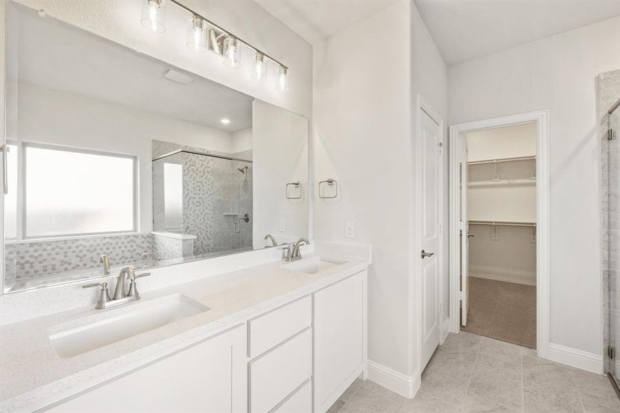 Furnished interior view inside a new home in El Dorado, Granbury (Image 20).