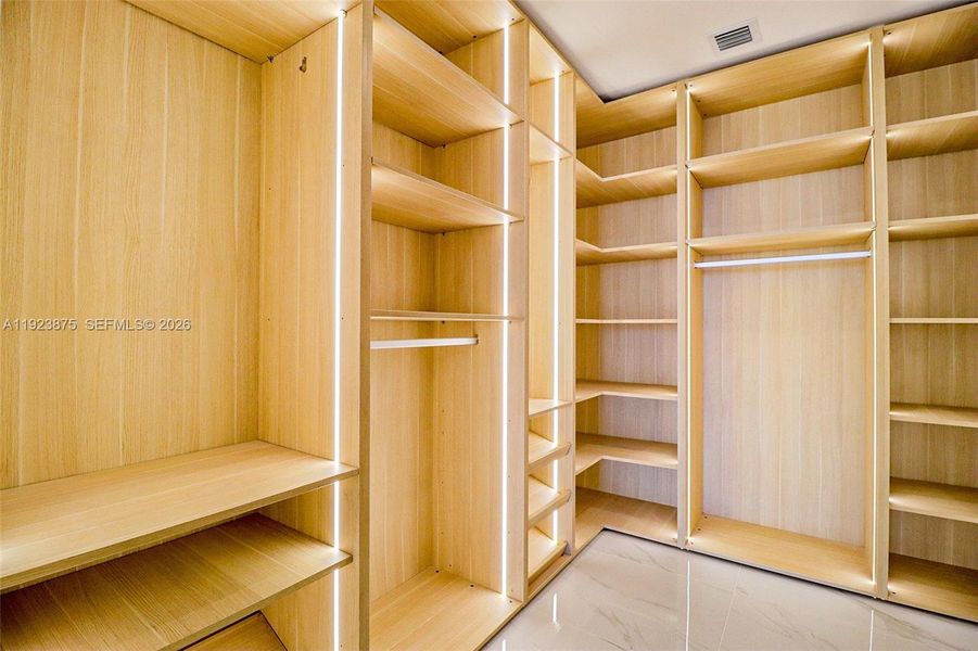 Image 76 of a home in .