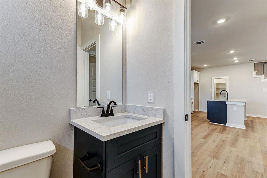 Stylish and functional, this modern vanity features a marble countertop, black fixtures, and designer lighting. Ideal for your daily routine, it combines sophistication with practicality, making mornings a breeze.