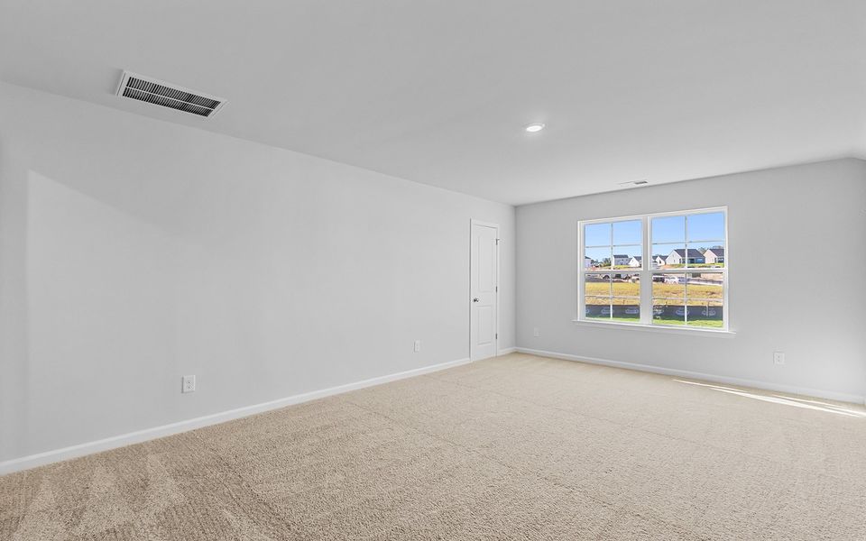 Spacious, unfurnished interior of a new home in Fieldstone, Lexington (Image 29).