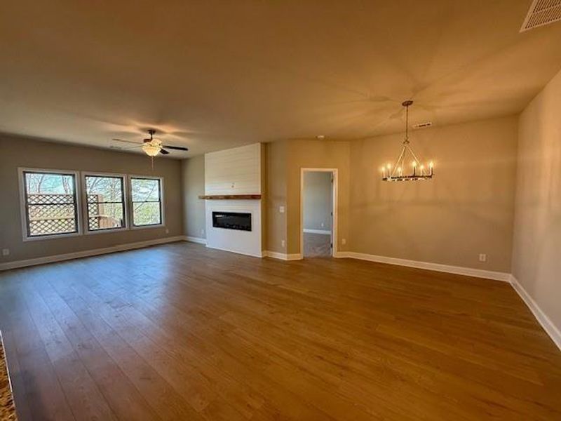 Spacious, unfurnished interior of a new home in , Waleska (Image 7).