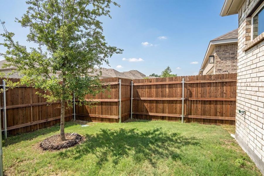Exterior details and patio area of a home in , Garland (Image 4).