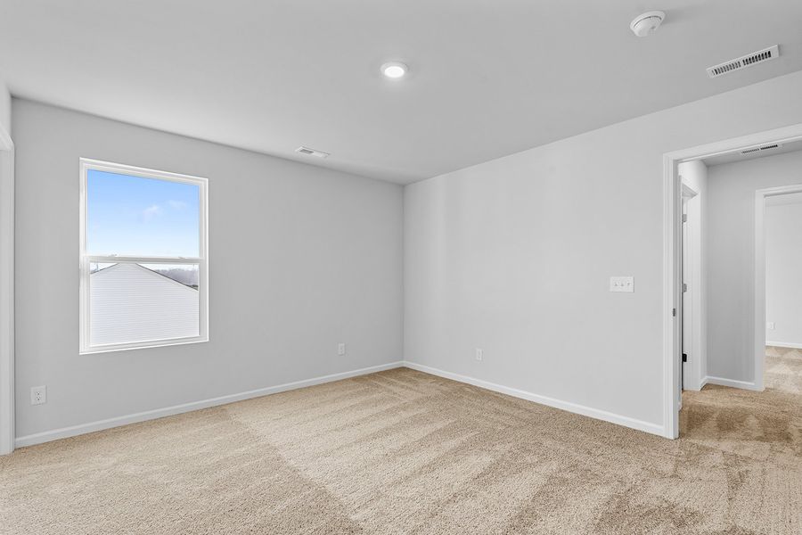 Spacious, unfurnished interior of a new home in Hanes Lake, Winston-Salem (Image 31).