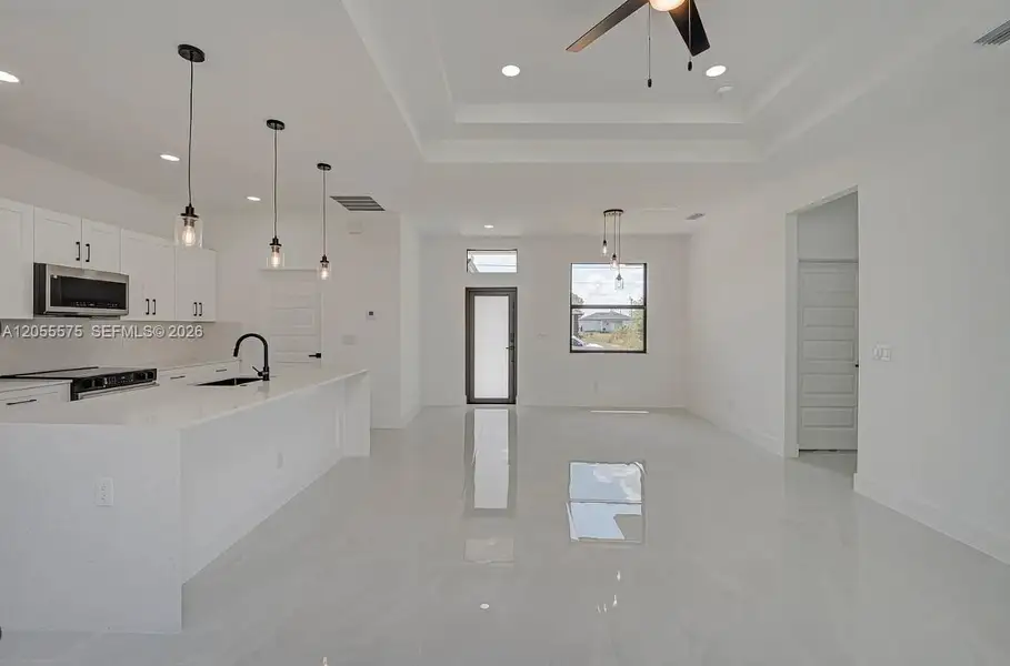 Spacious, unfurnished interior of a new home in , Lehigh Acres (Image 12).