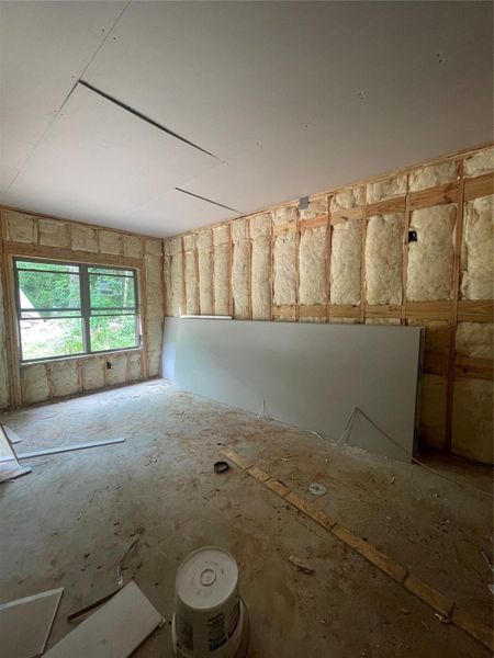 Spacious dining room area