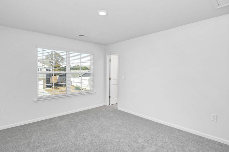 Spacious, unfurnished interior of a new home in Mulberry Landing, Orangeburg (Image 8).