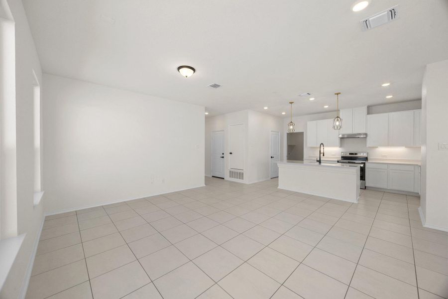 Spacious, unfurnished interior of a new home in Mustang Valley, Manor (Image 21).