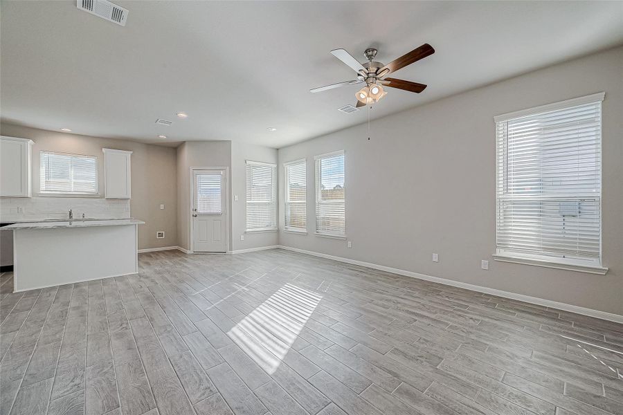 Spacious, unfurnished interior of a new home in Mill Creek Trails, Magnolia (Image 32).