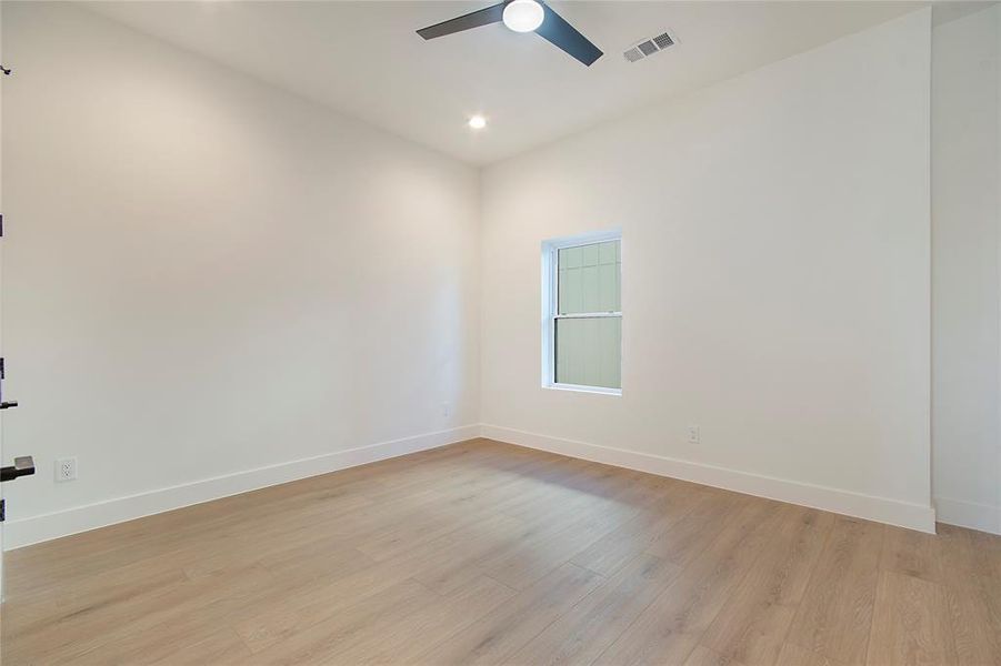 Spacious, unfurnished interior of a new home in , Dallas (Image 16).
