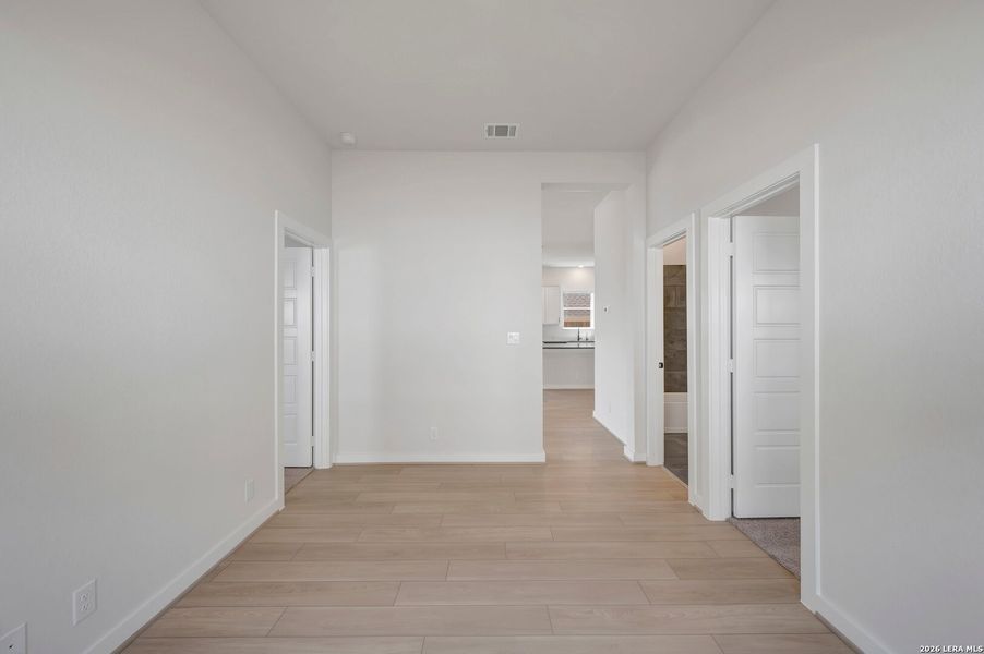 Spacious, unfurnished interior of a new home in Meyer Ranch – Select Reserve Series, New Braunfels (Image 19). Spacious, unfurnished interior of a new home in Meyer Ranch – Select Reserve Series, New Braunfels (Image 19).
