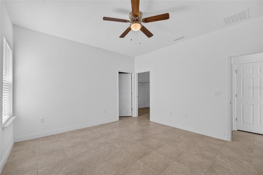 Spacious, unfurnished interior of a new home in , Ocala (Image 16).