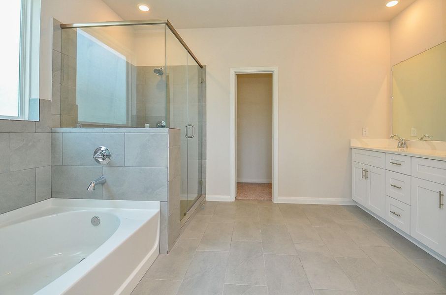 Step into this well-appointed en-suite bathroom. Step into this well-appointed en-suite bathroom.